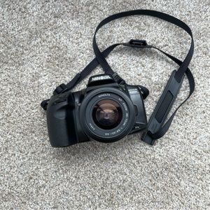 Minolta Maxxum 400 Si Camera